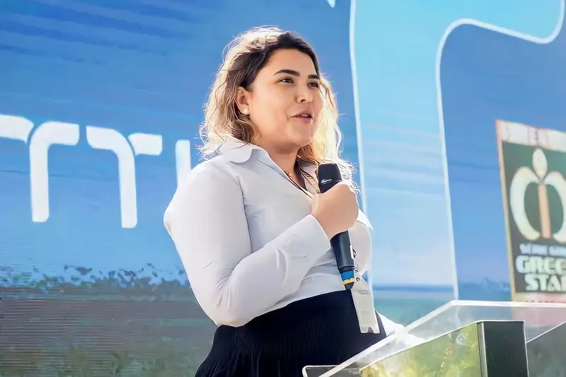 Foto do discurso no lançamento.