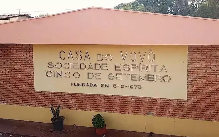 Placa da Casa do Vovô — Sociedade Espírita Cinco de Setembro, local das atividades do projeto Conexão 60+.