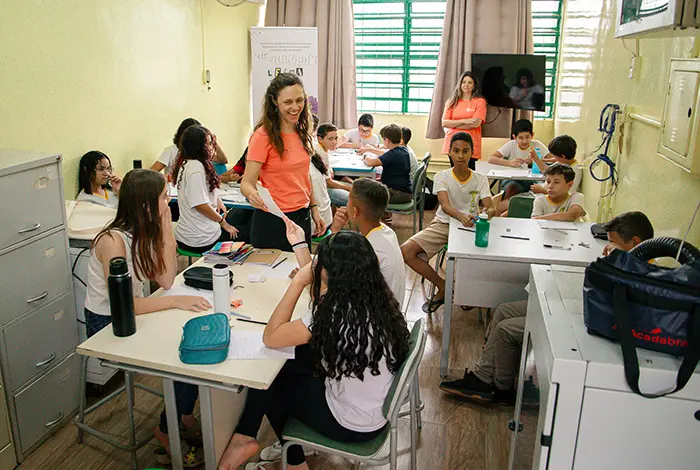 Alunos participam de oficina de leitura e escrita do projeto Letra Jovem, apoiado pela Vittia.